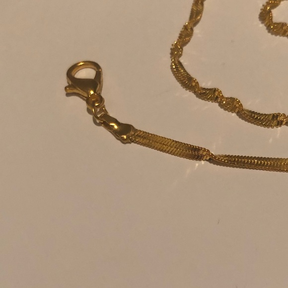 9k Gold Filled Solid Wave Necklace - Picture 3 of 8